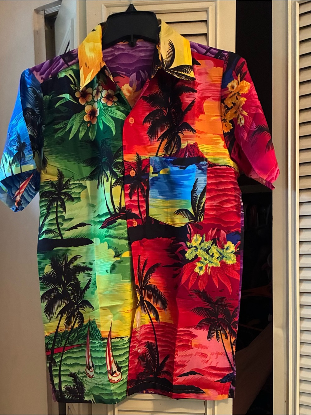 VHO made in India button down contrasting color, tropical print shirt size small